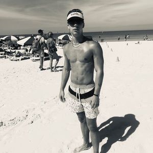 Meet your Posher, Tom